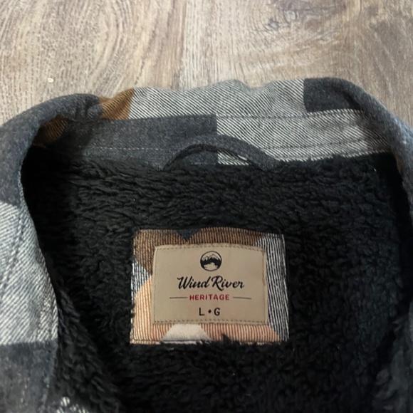 Gorgeous fur lined shacket size large - Picture 2 of 6